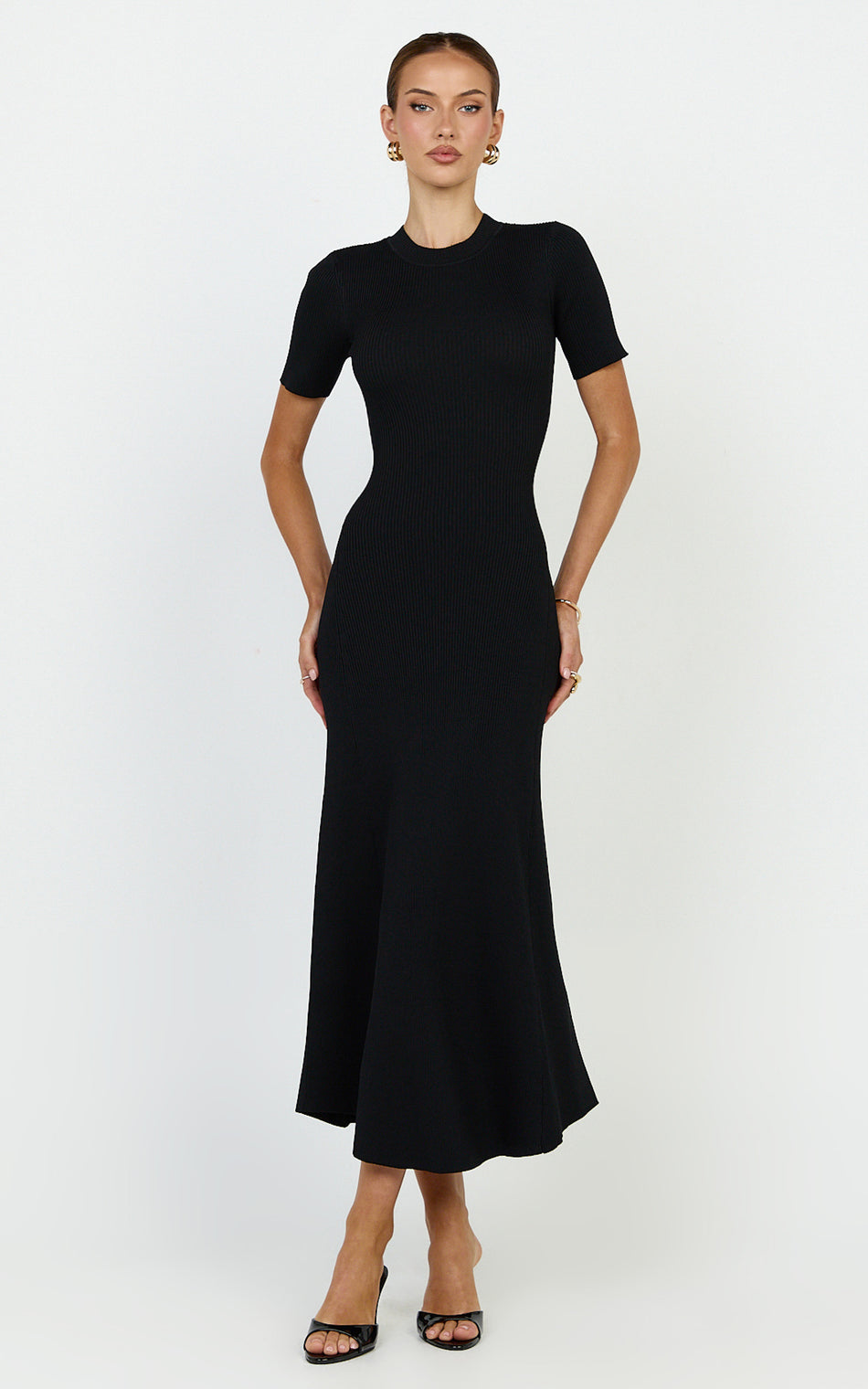 Lanie Midi Dress Knitted Crew Neck Short Sleeve Dress in Black